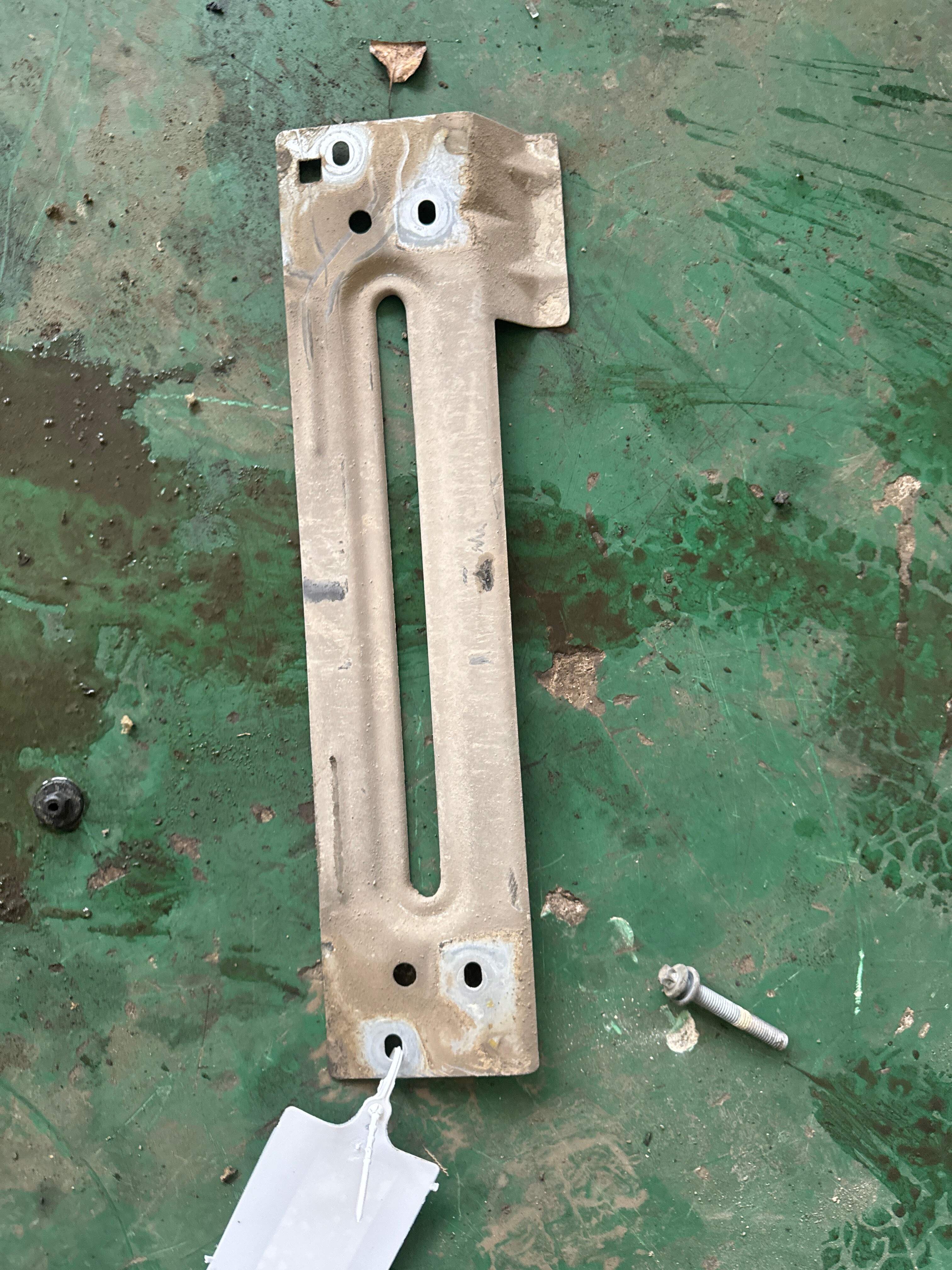 51717497302 变速器传动轴盖板支架（后）