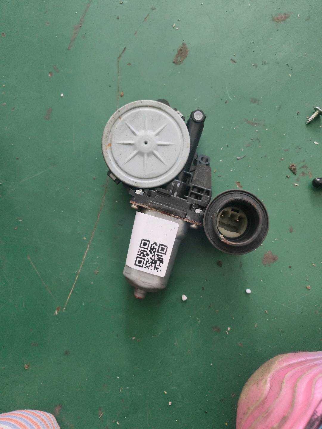 8571035180 后门玻璃升降电机(左)