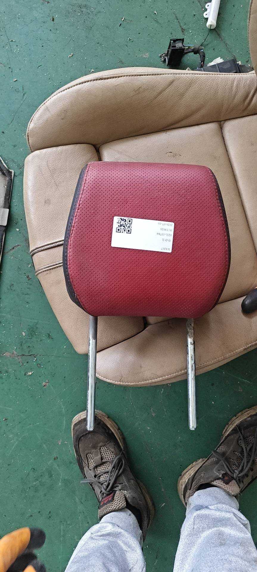 LR055358 Driver Seat Headrest