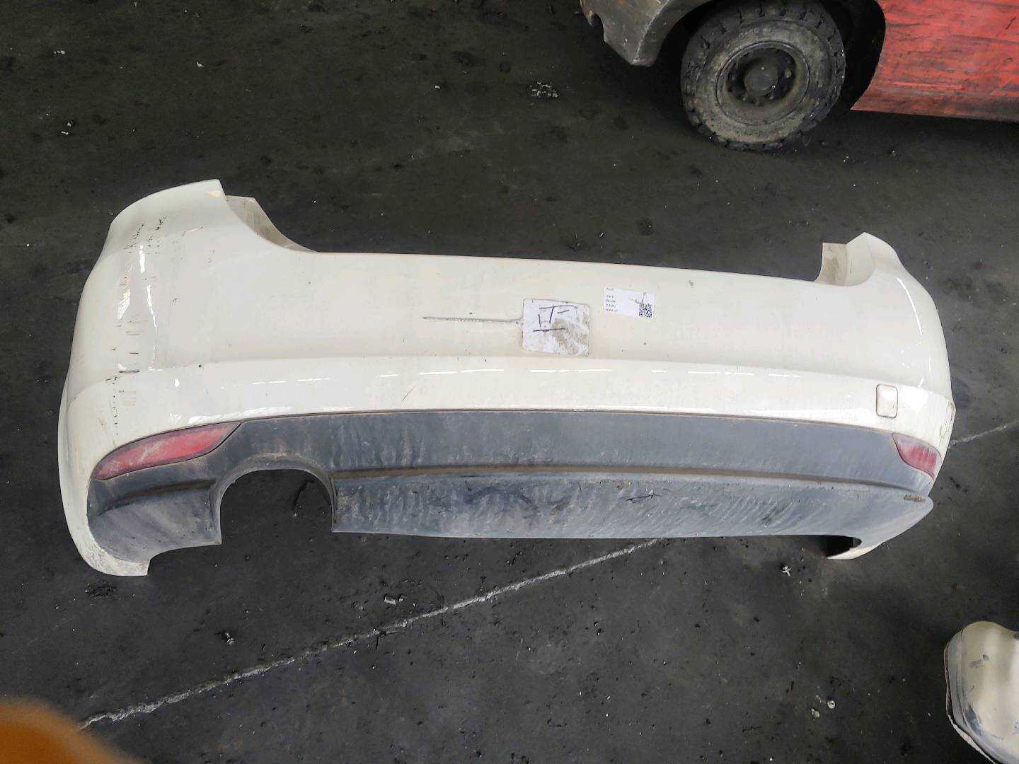 735562647 后保险杠皮