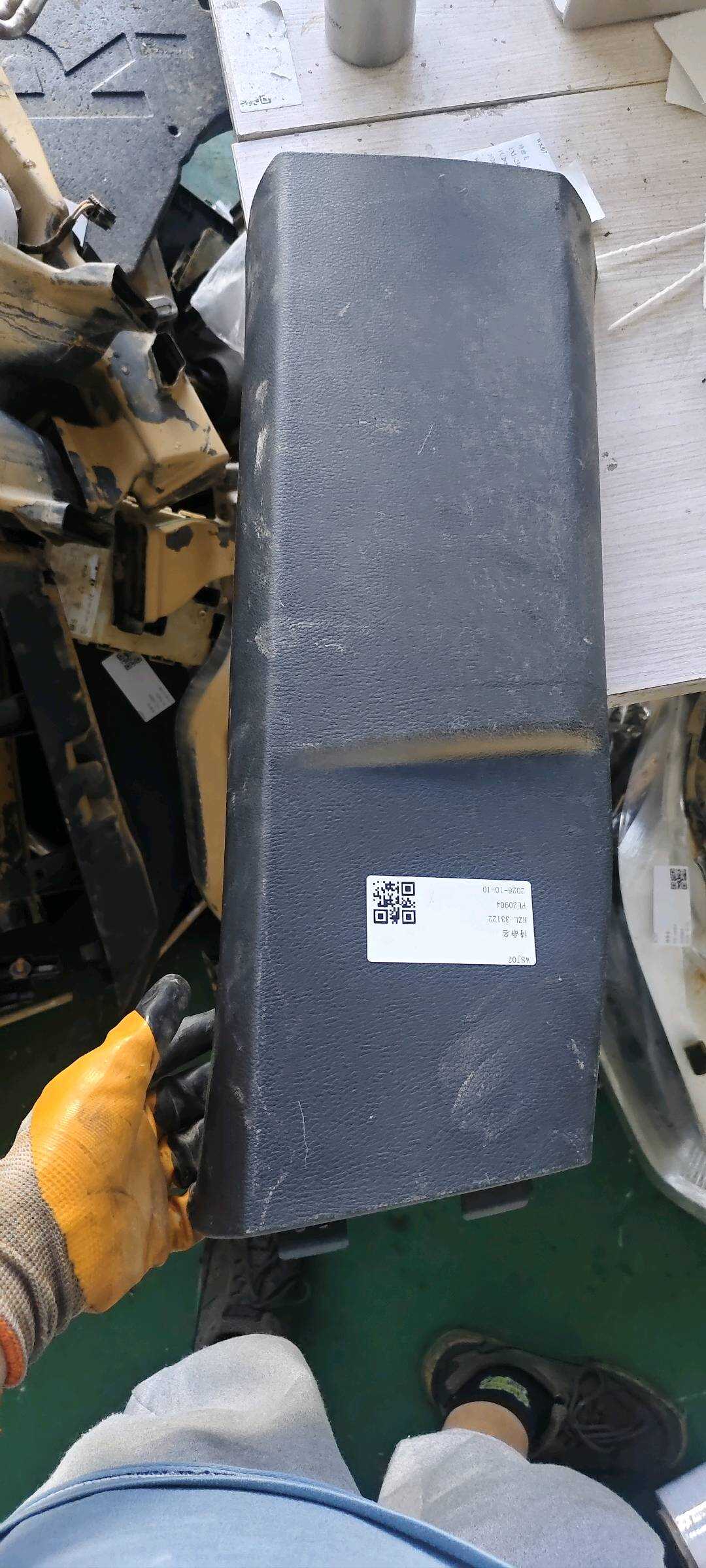 51436971870 B柱内衬(右下)