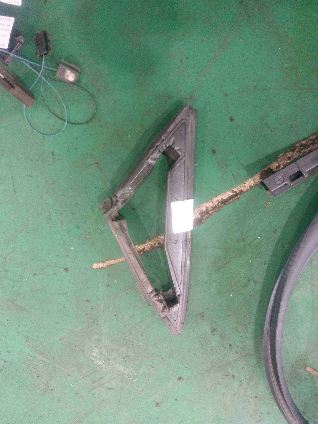 A1567270290 车门减震装置