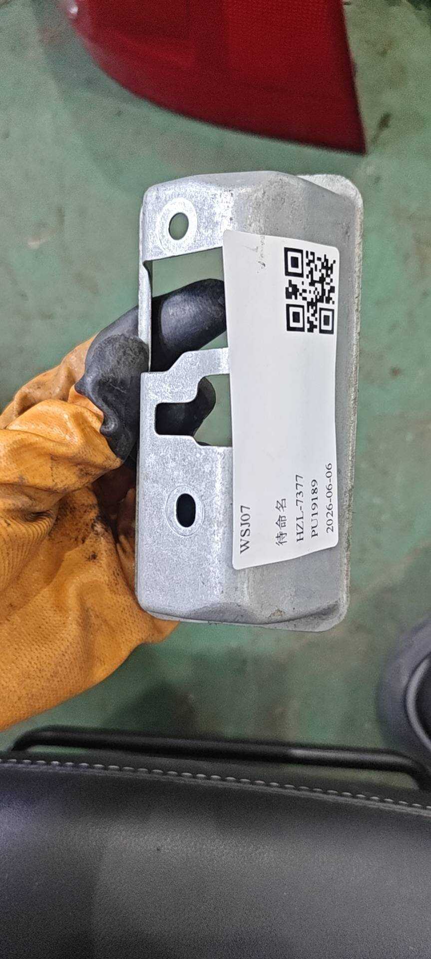 1T0827229A 尾盖外拉手饰盖