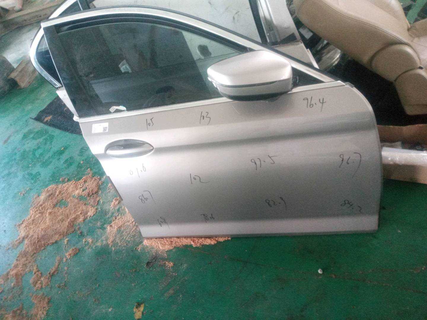 41007408962 前门壳(右)