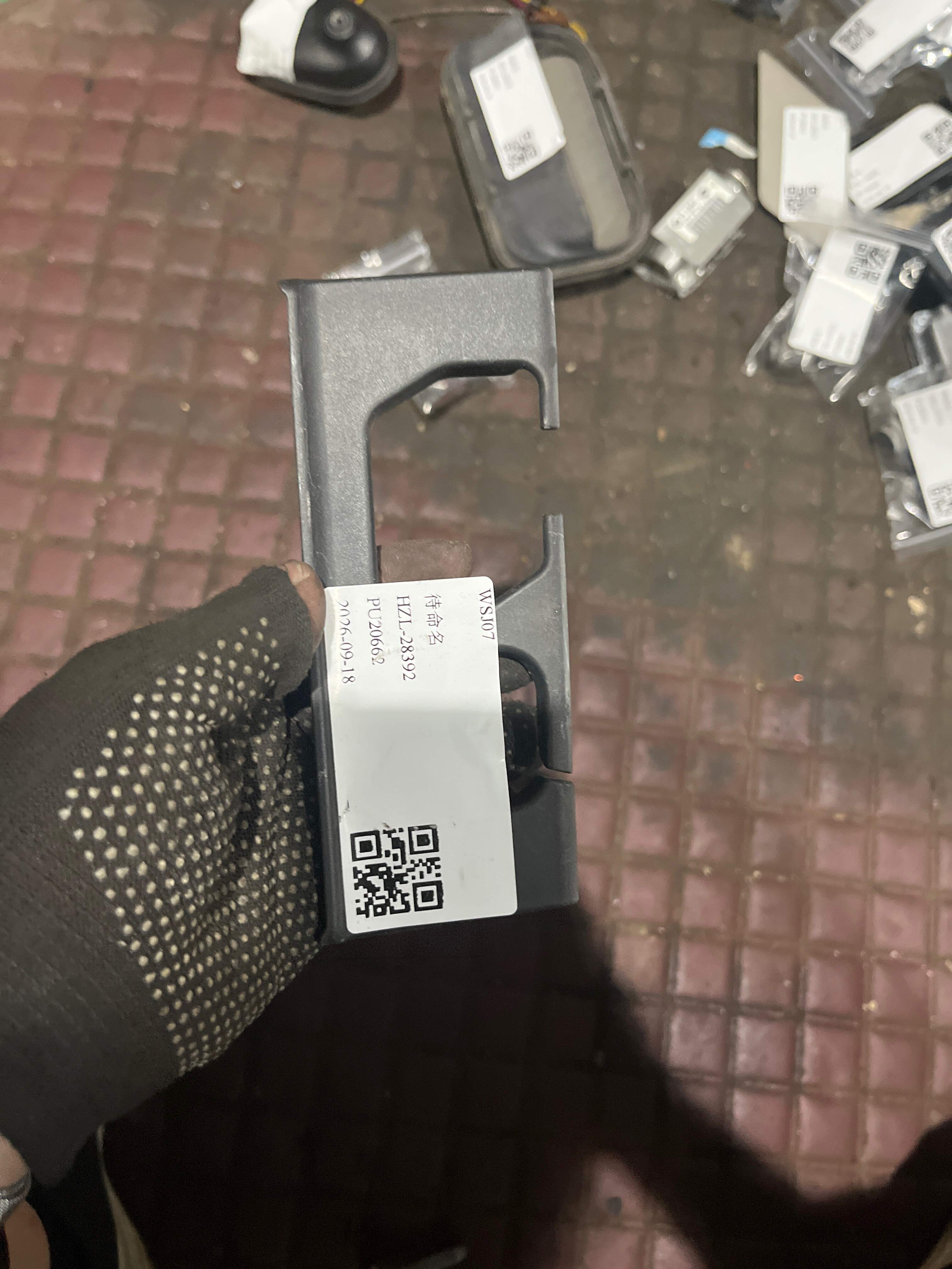 A1696930433 成型护盖