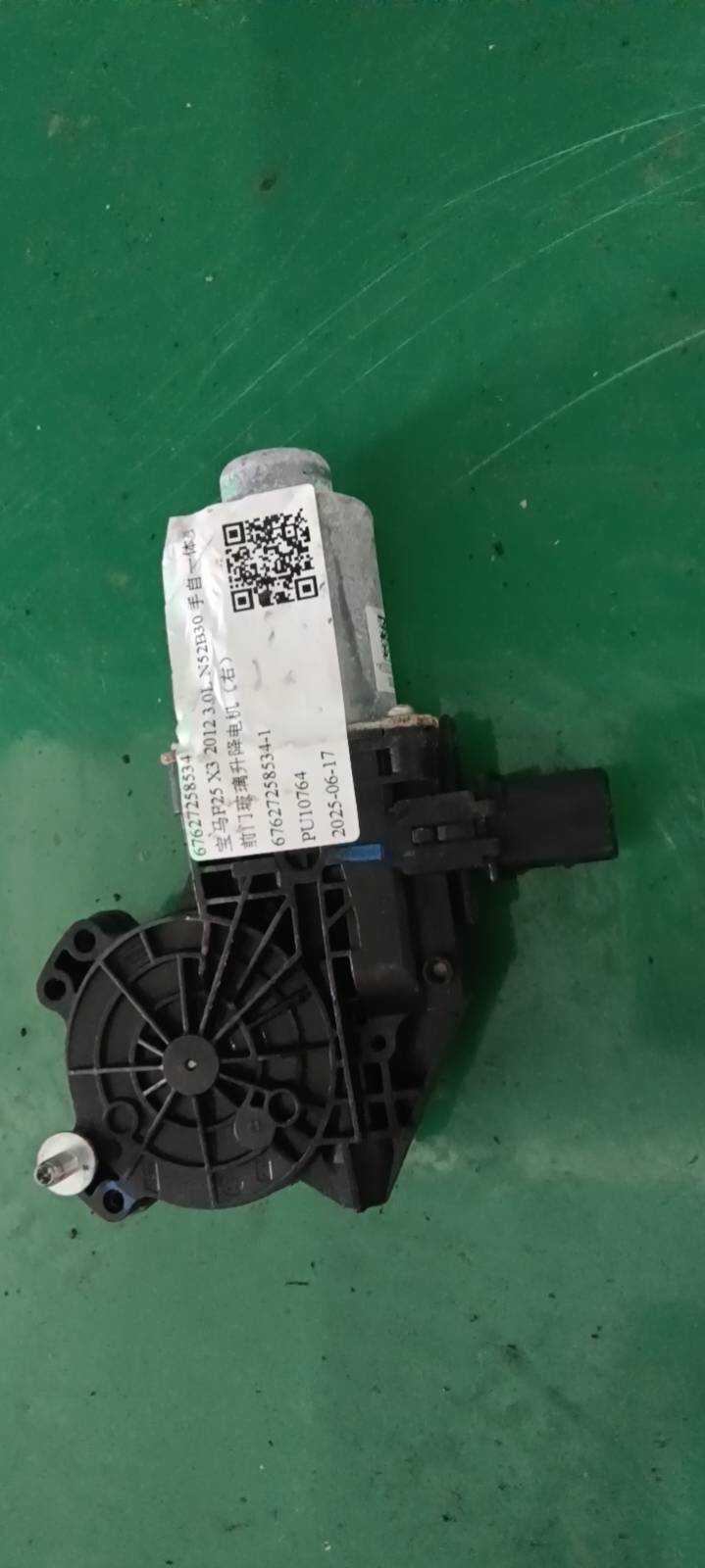 67627322748 前门玻璃升降电机(右)