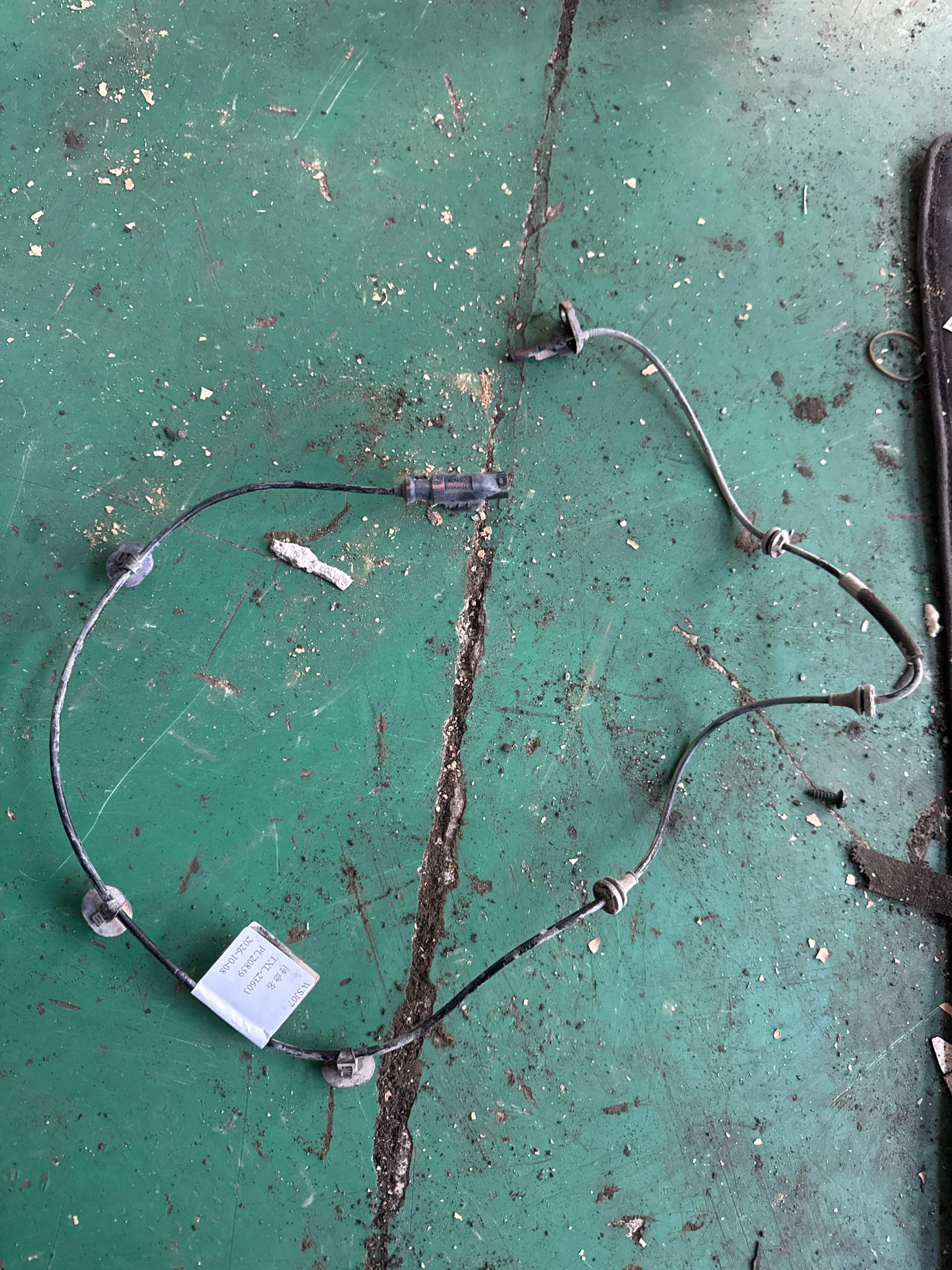 8030004ADU0001 右前轮速传感器及线束