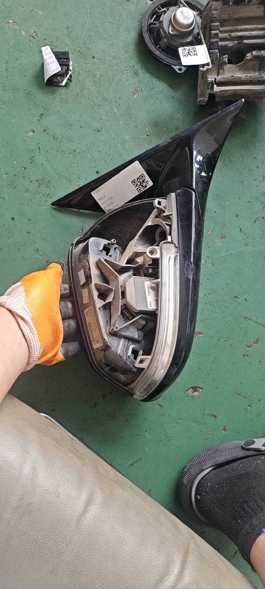 51167345666 Side Mirror Mounting Base, Right