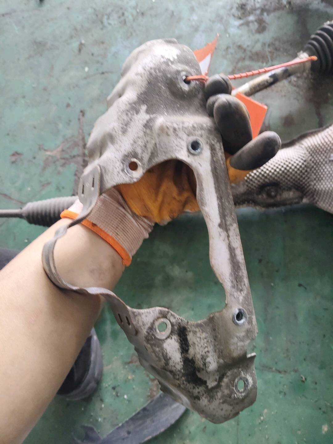 2686006 Exhaust Manifold Heat Shield