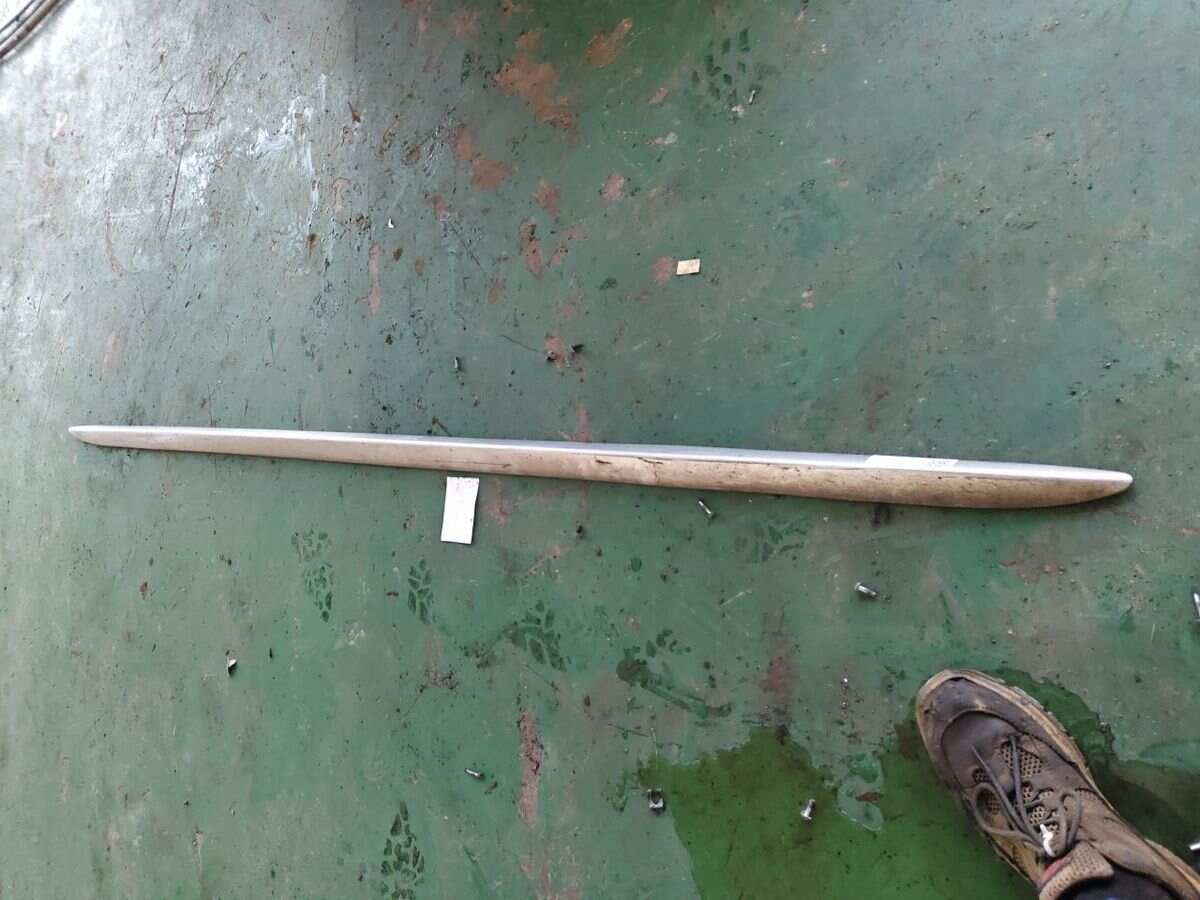 8KD854932 Rocker Panel, Right