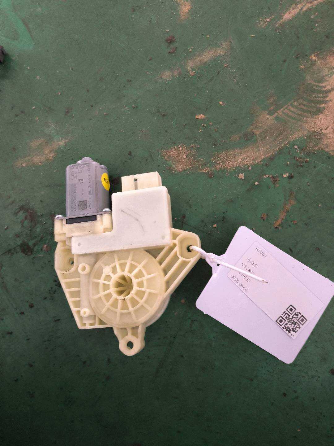 L5QD959812 后门玻璃升降电机(右)