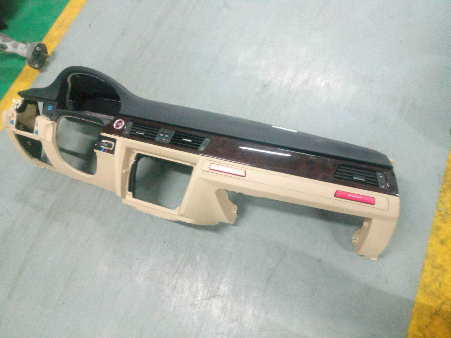 51457155769 仪表台壳