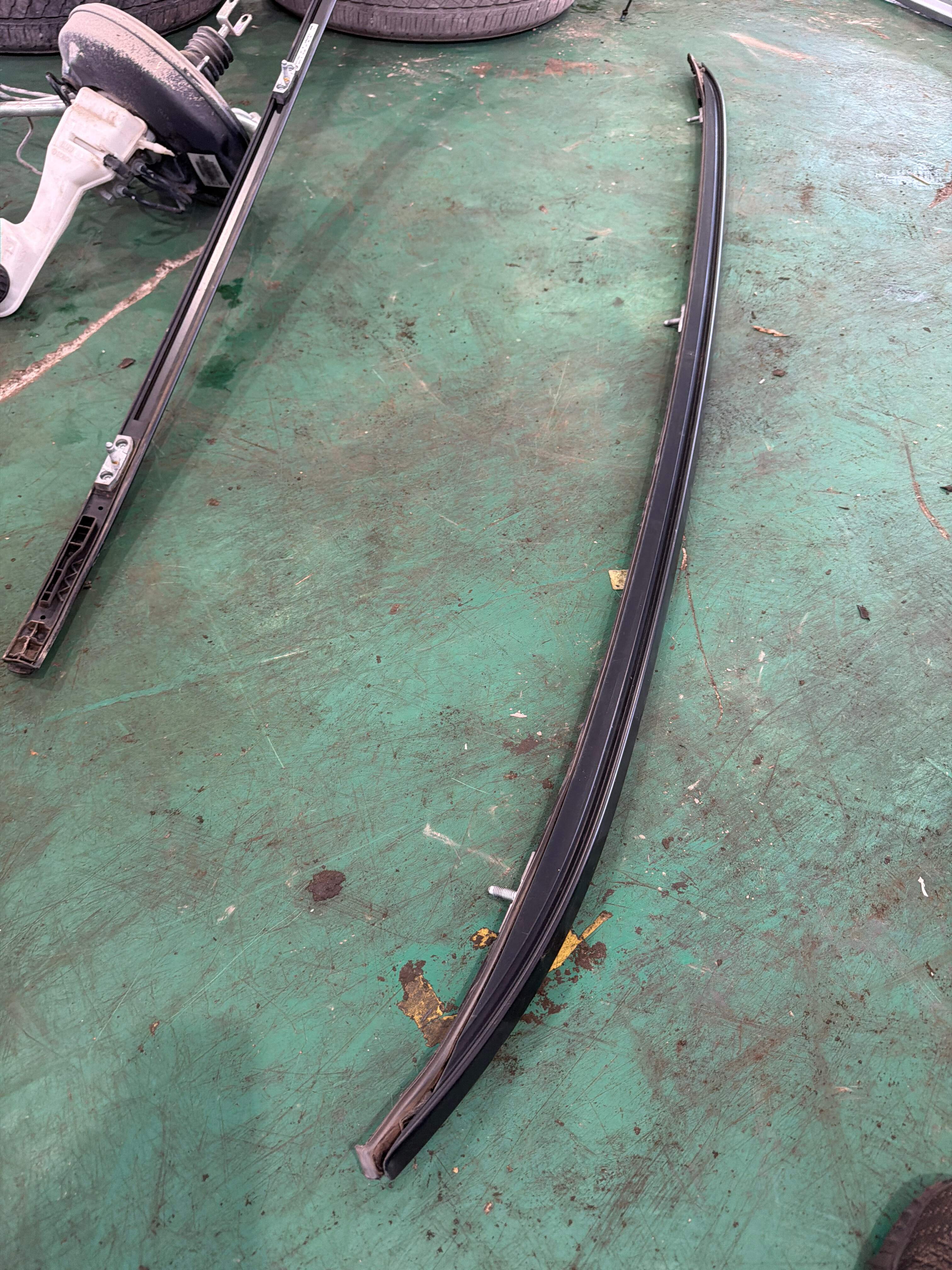 51137313352 Roof Rack, Right