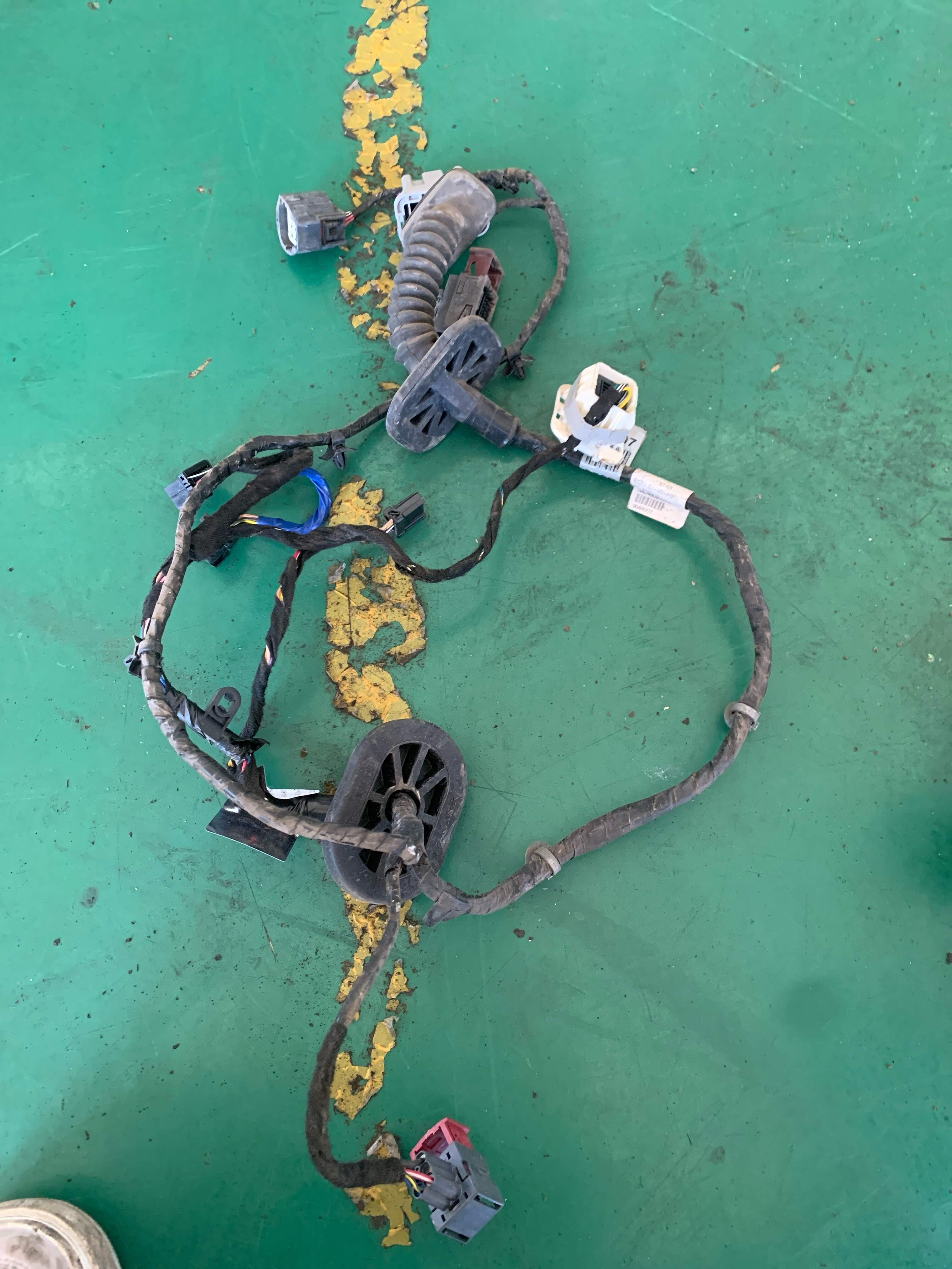9048011 Front Door Wiring Harness, Left