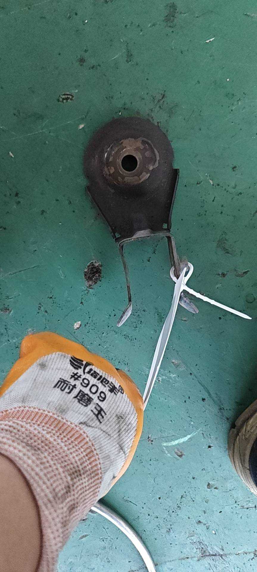 94816321 Subframe Crossmember Bracket, Front Right