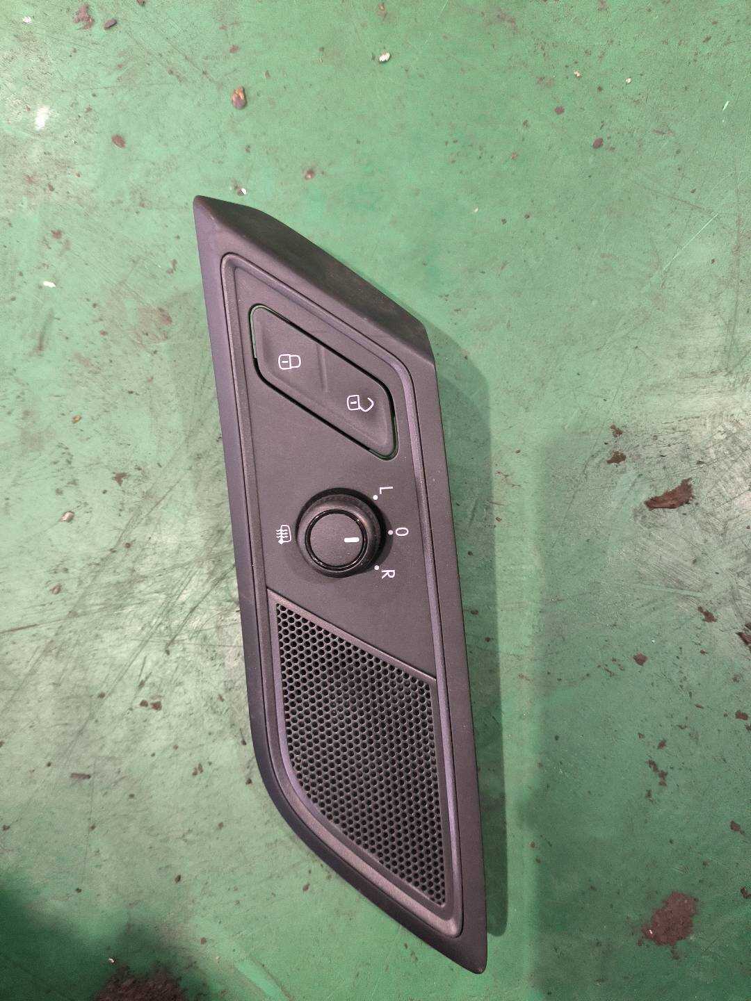 51G962125 前门锁止开关（左）