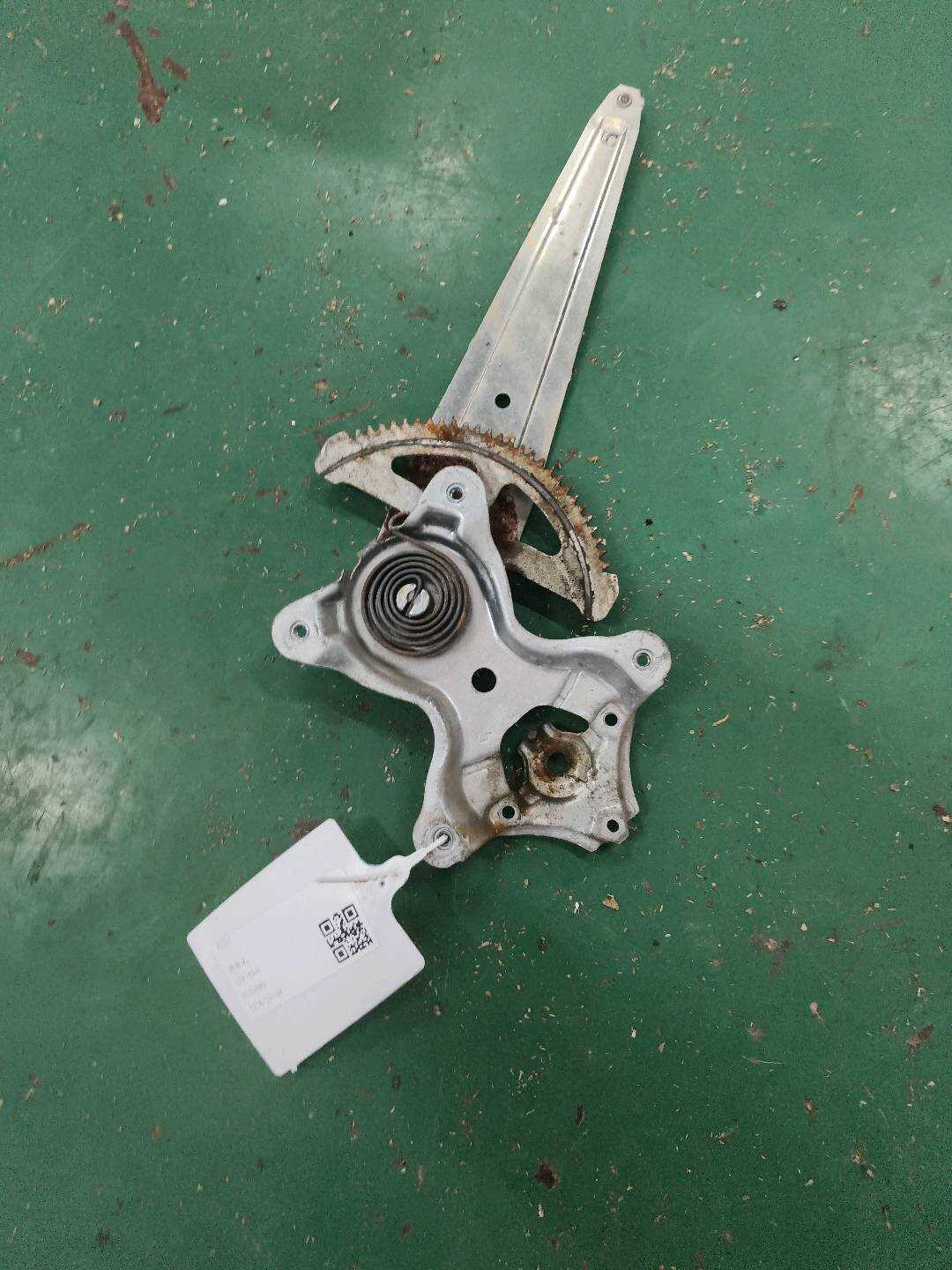 6980333030 后门玻璃升降支架（右）