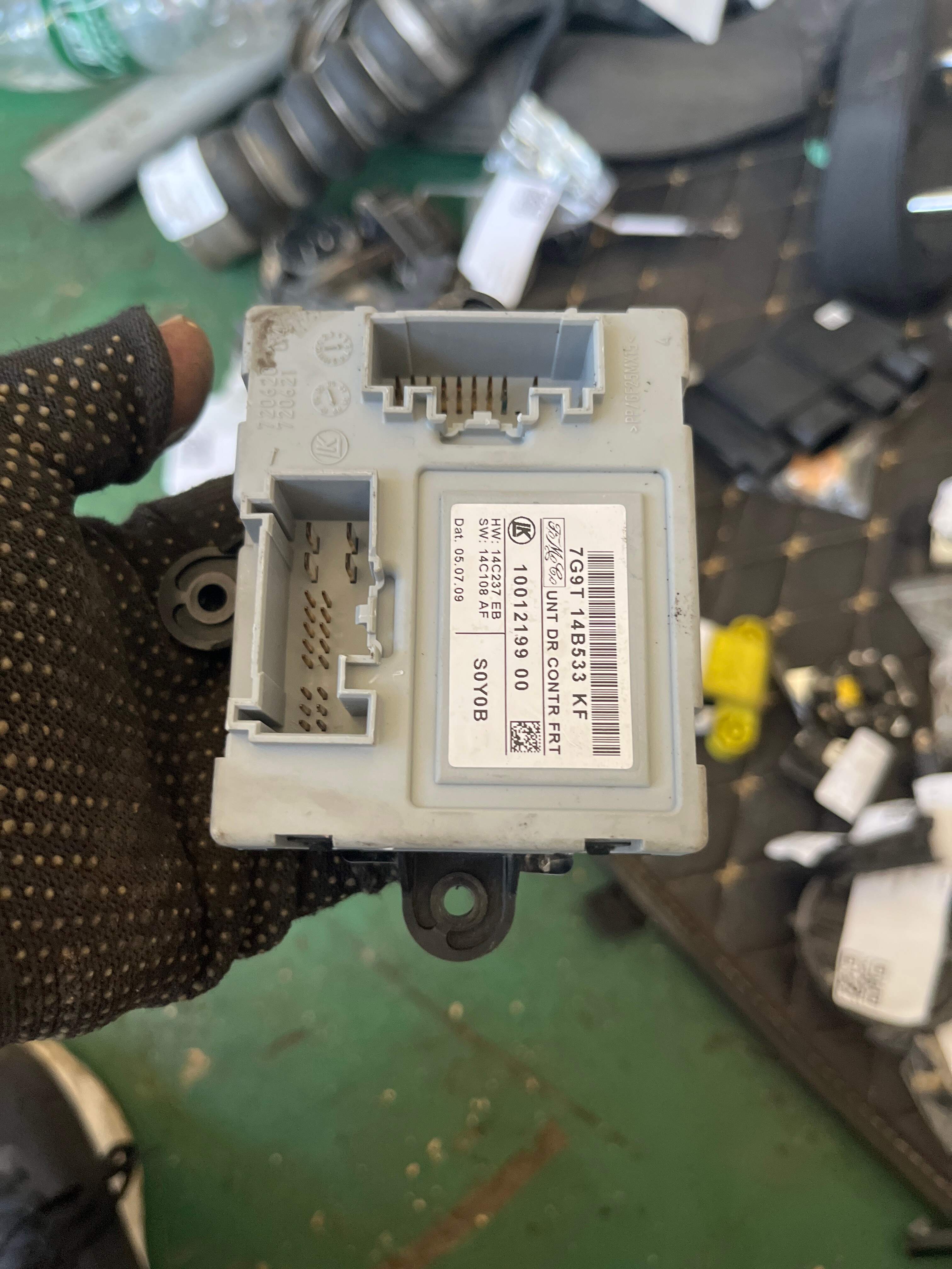 LR013980 Front Door Control Unit, Right