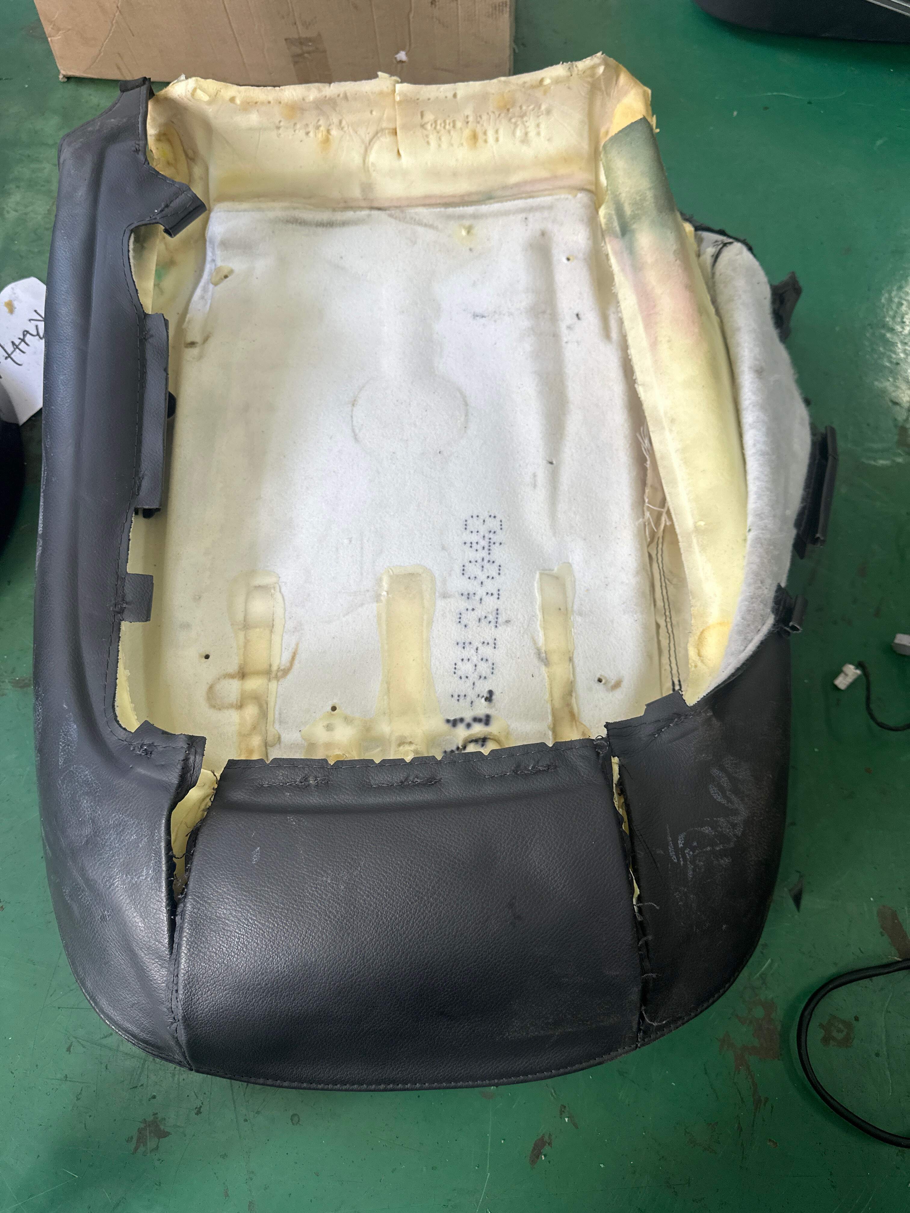 8R0881805D 驾驶员座椅靠背面罩