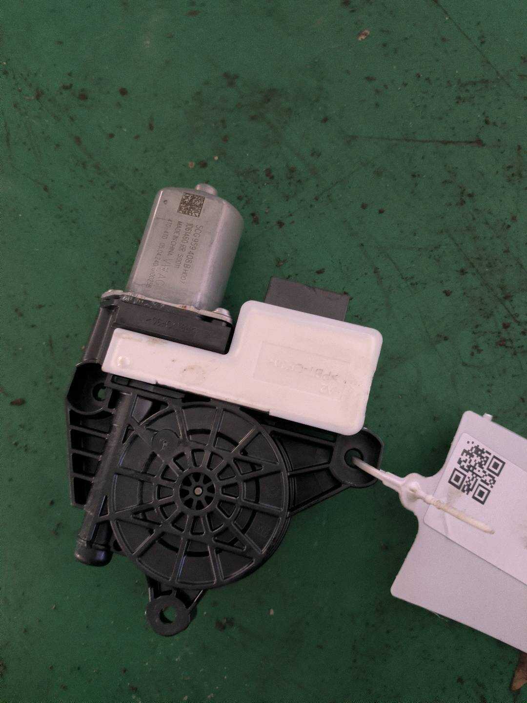 L5CG959408B 后门玻璃升降电机(右)