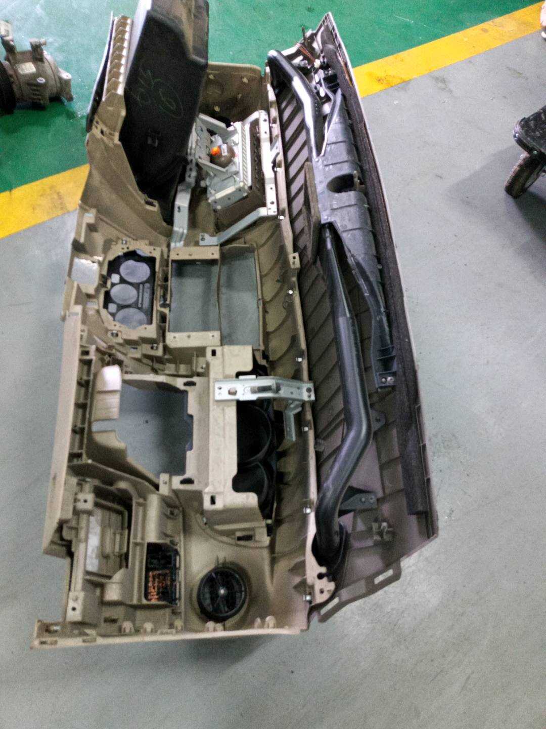 68100CJ10AB009 仪表台壳