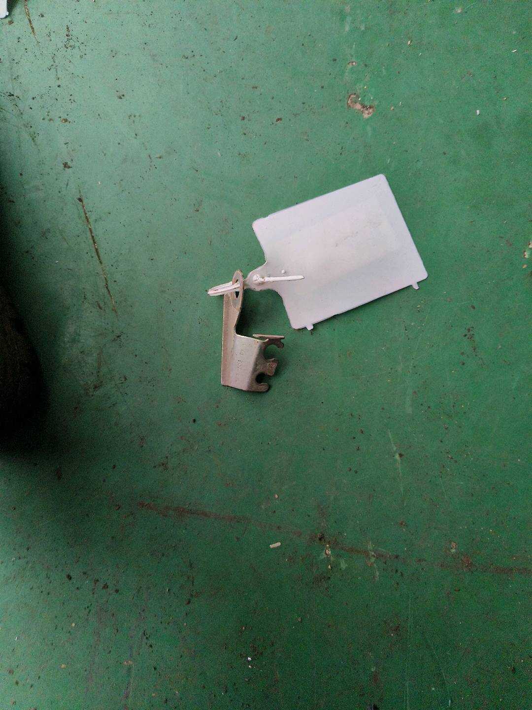 34526859535 ABS前轮传感器支架（左）