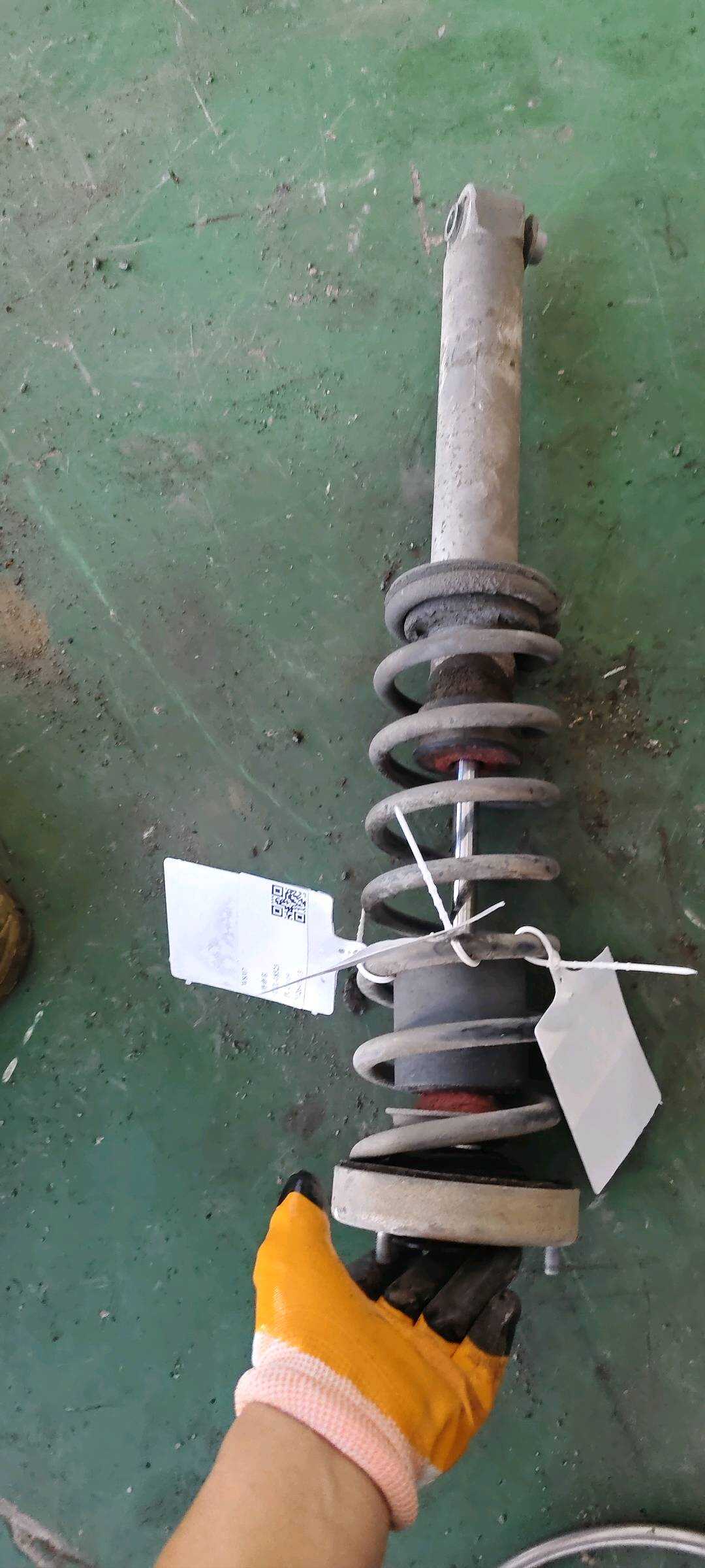 33506779618 后减震器顶胶
