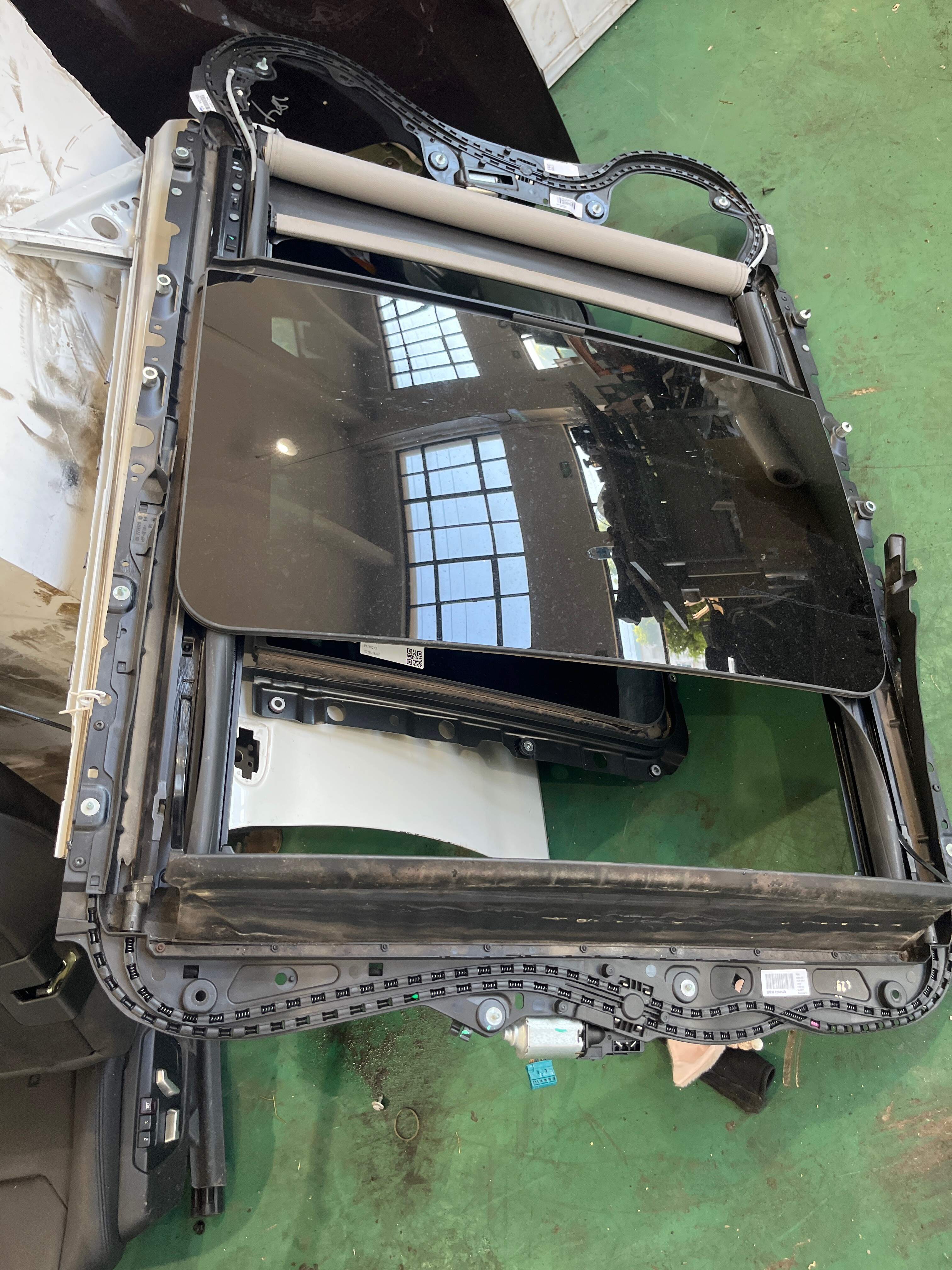 54107365119 Sunroof Base