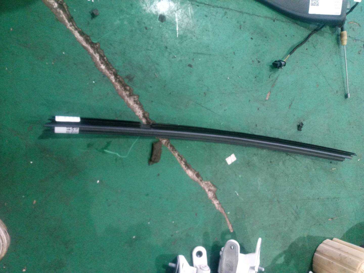 A1567350465 后门玻璃压条（左内）