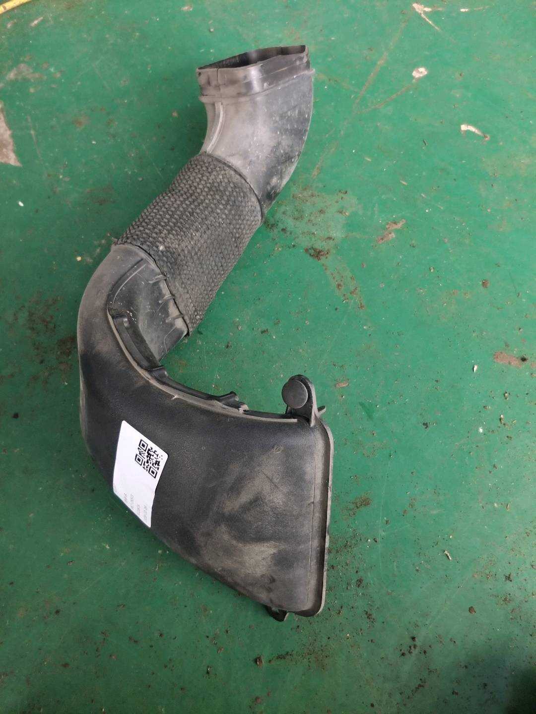 C2Z1684 Air Filter Intake Pipe