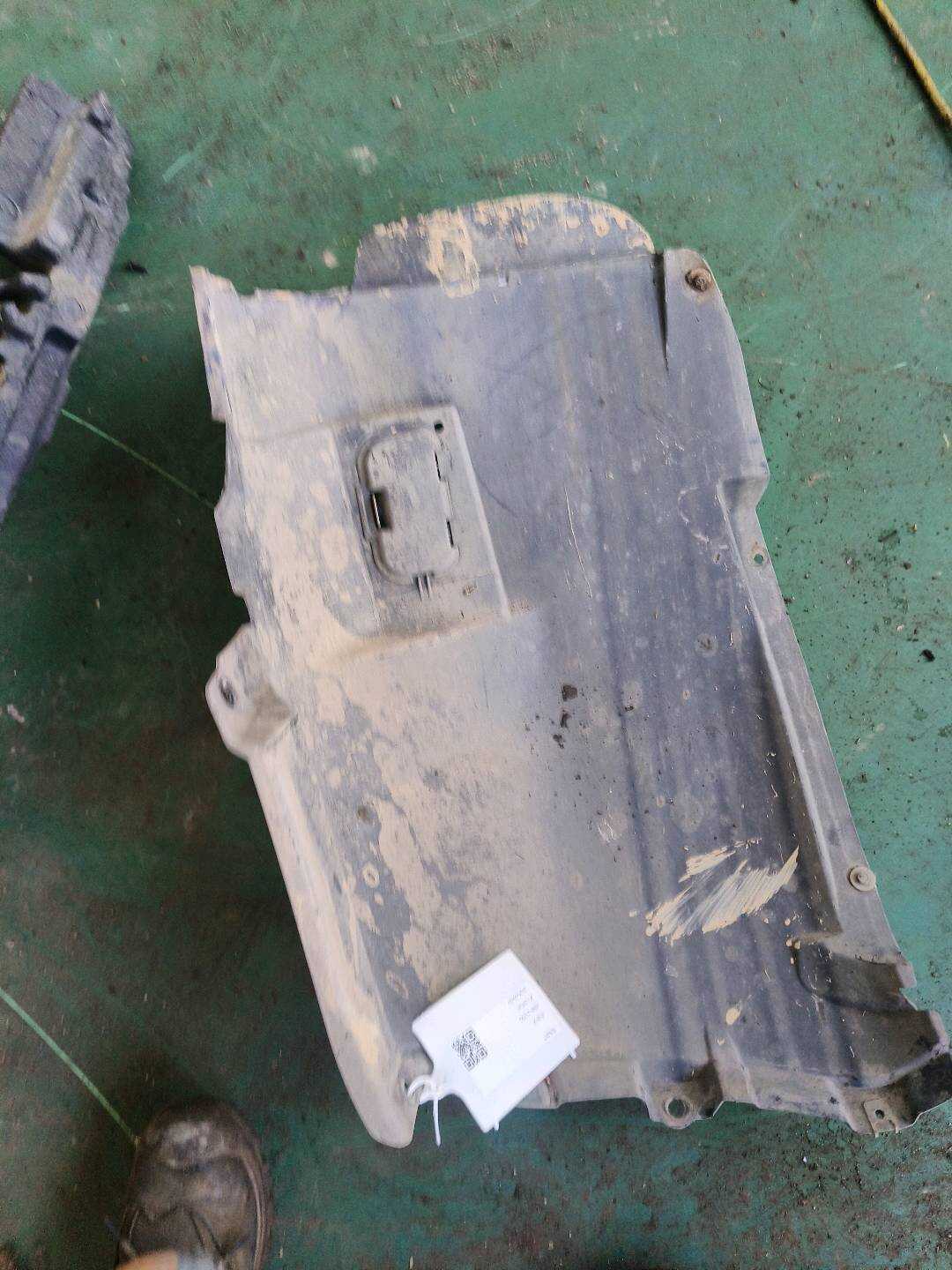 51717154415 前叶子板内衬（左前）