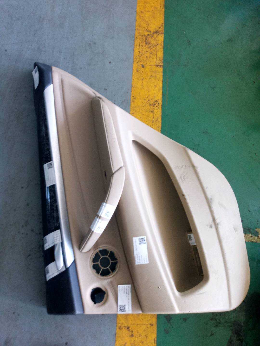 51429133694 后门内饰板(右)