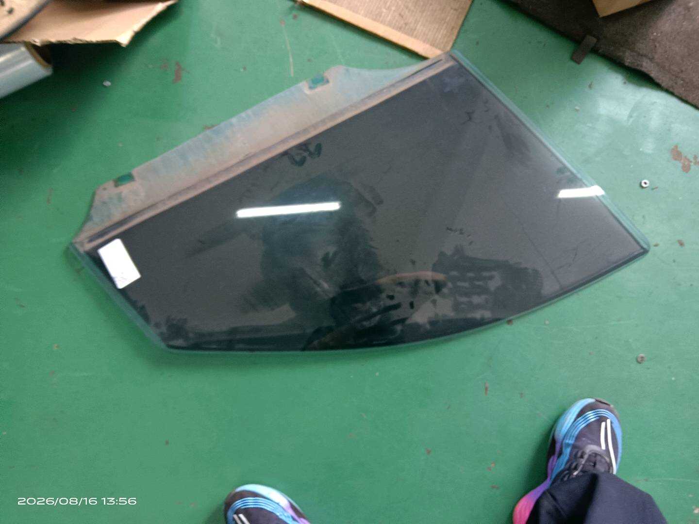 A1647250000 前门玻璃（右）