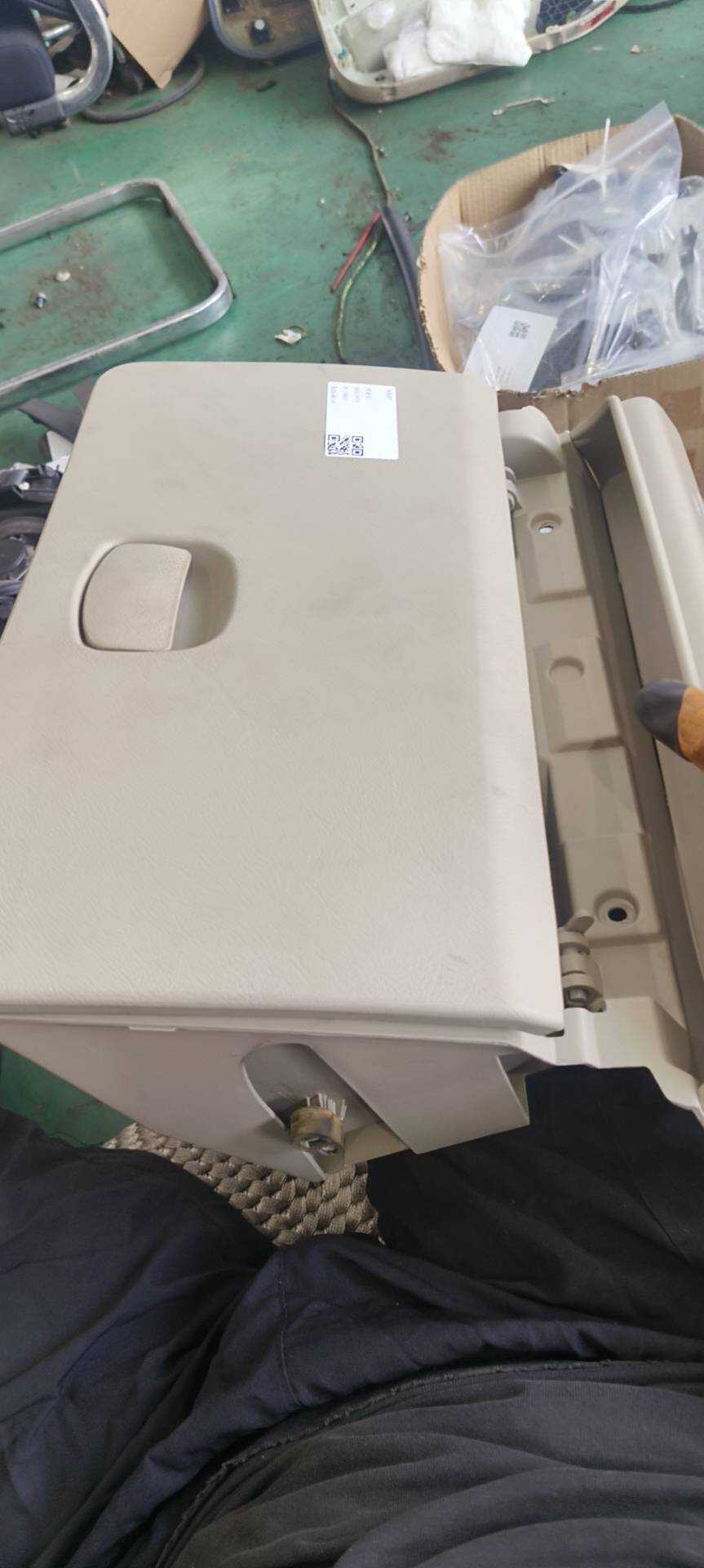 26202005 Dashboard Glove Box