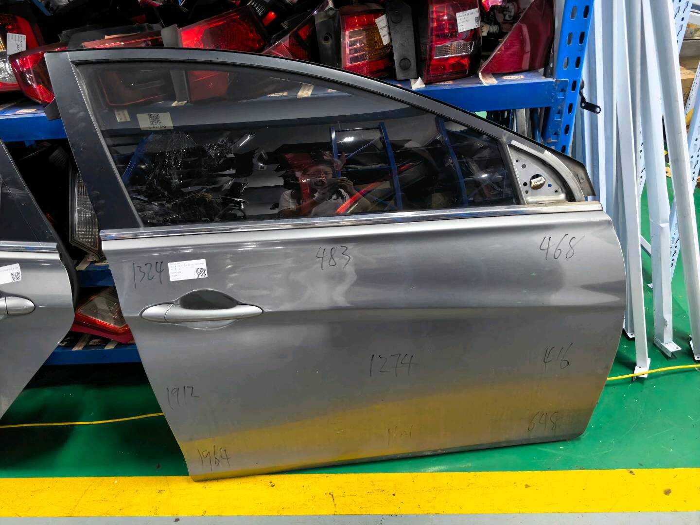 760044Q000 Front Door Shell, Right