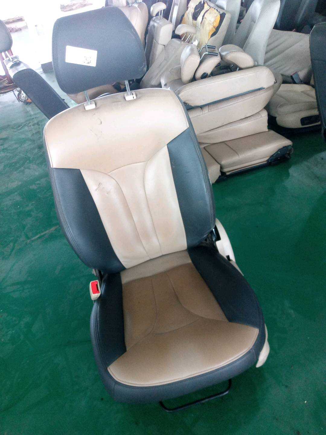 SE002100 驾驶员座椅总成
