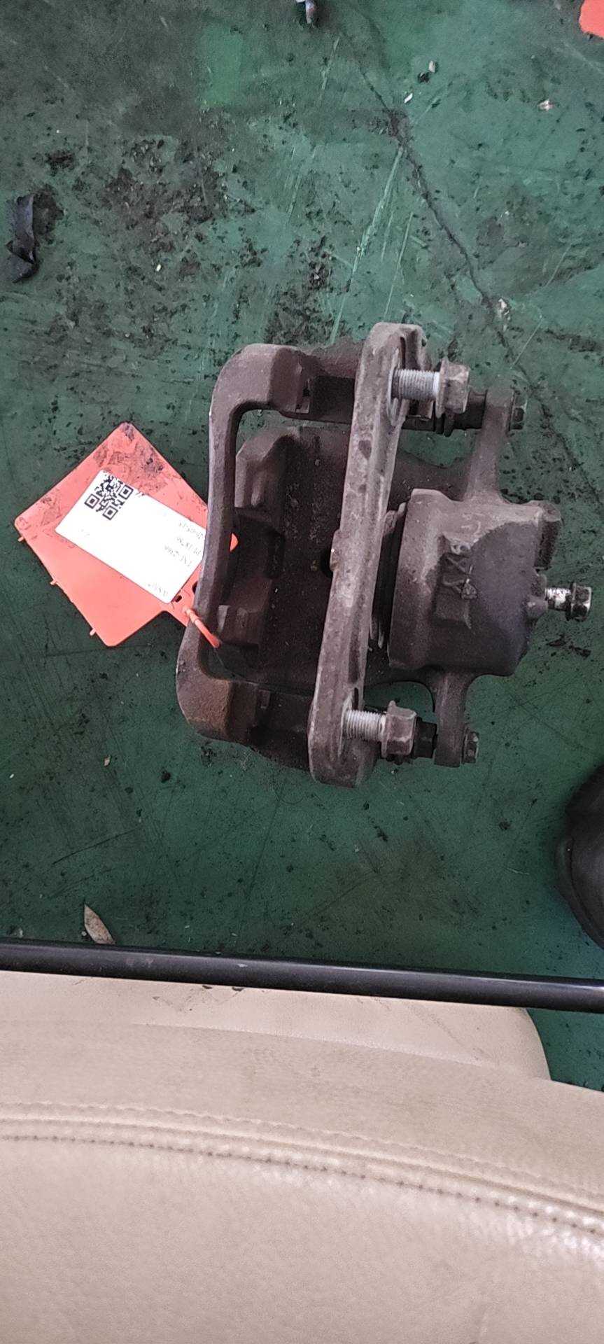 477500R030 前制动分泵(左)