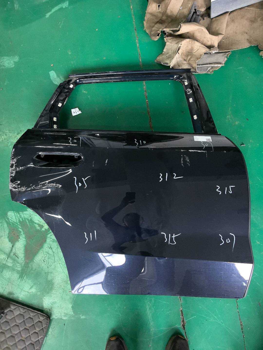 41528464362 后门壳(右)