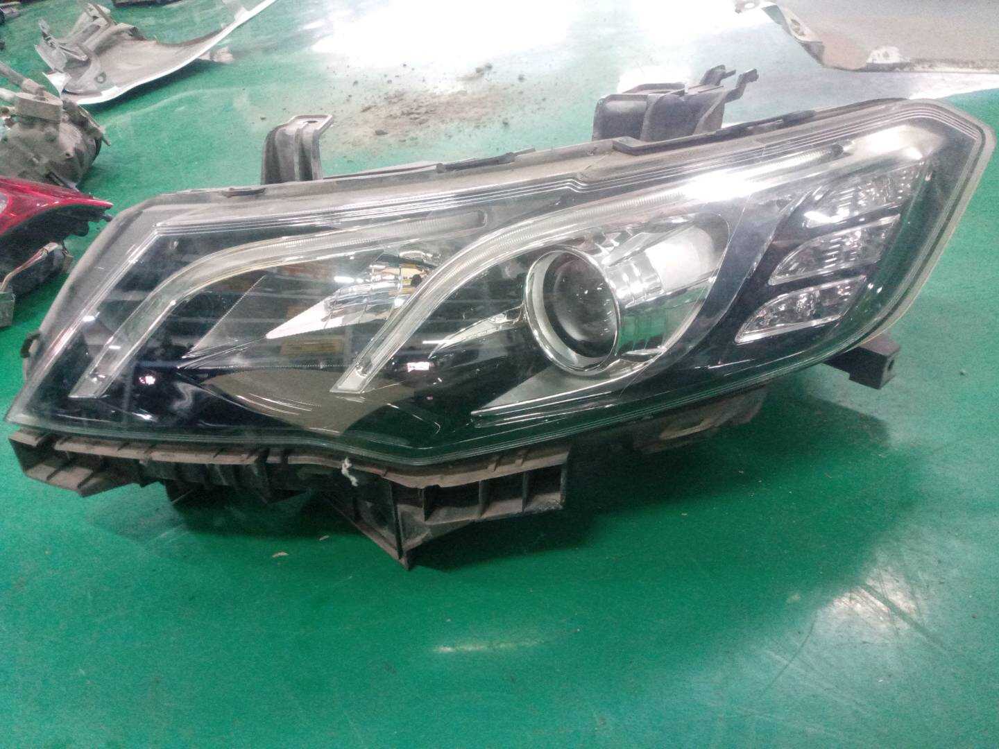 Z7004121010003B012742W 前大灯总成（左）