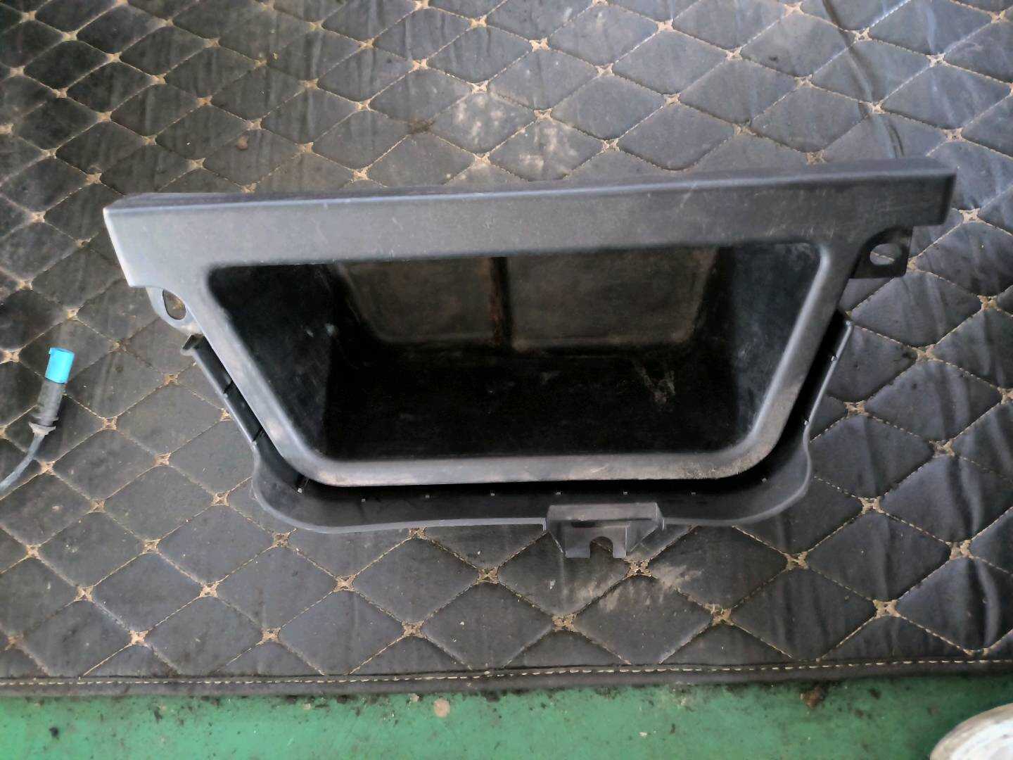 51477378256 行李箱地板储物箱（右）