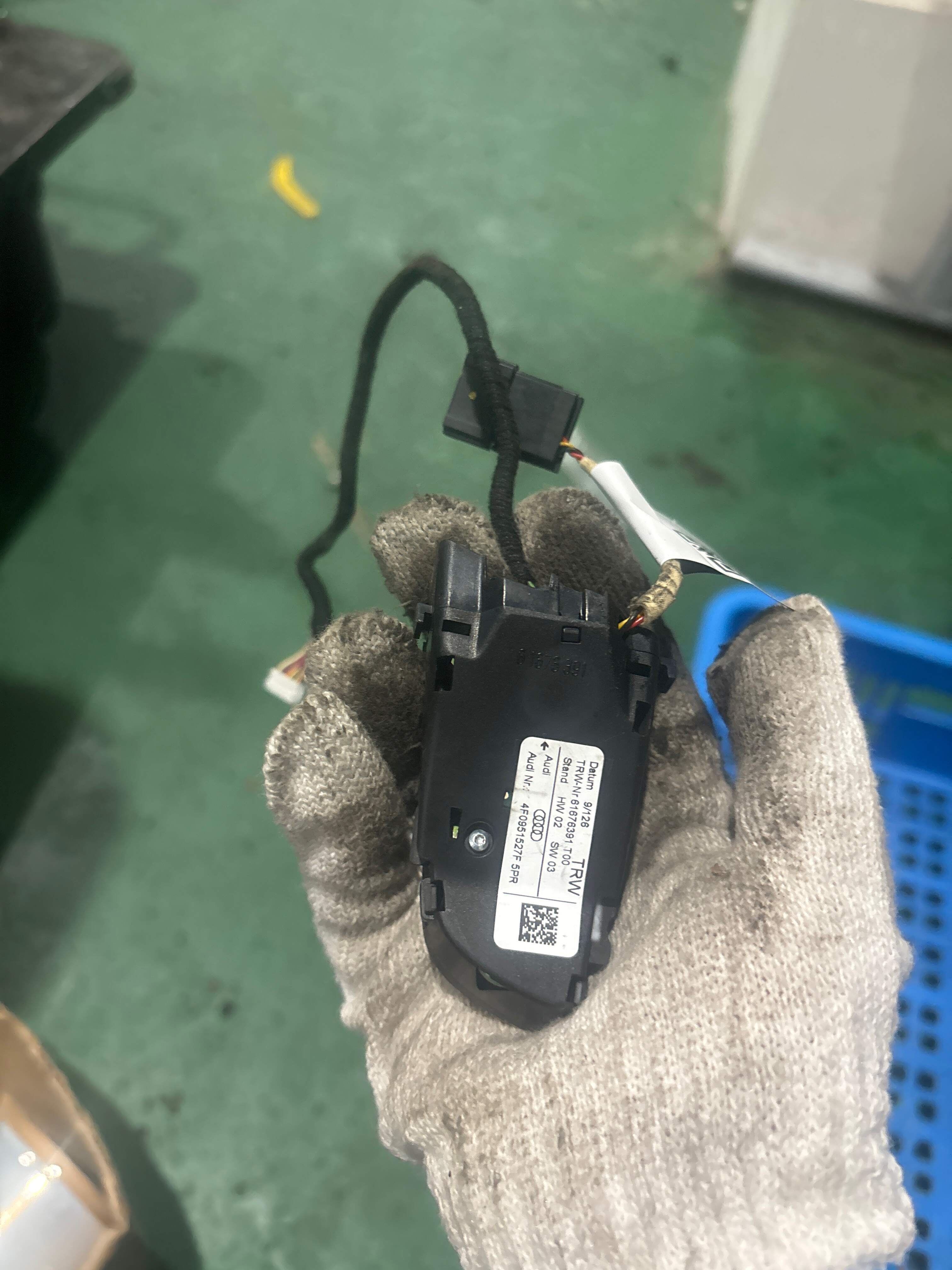4F0951527F 方向盘多功能开关(右)