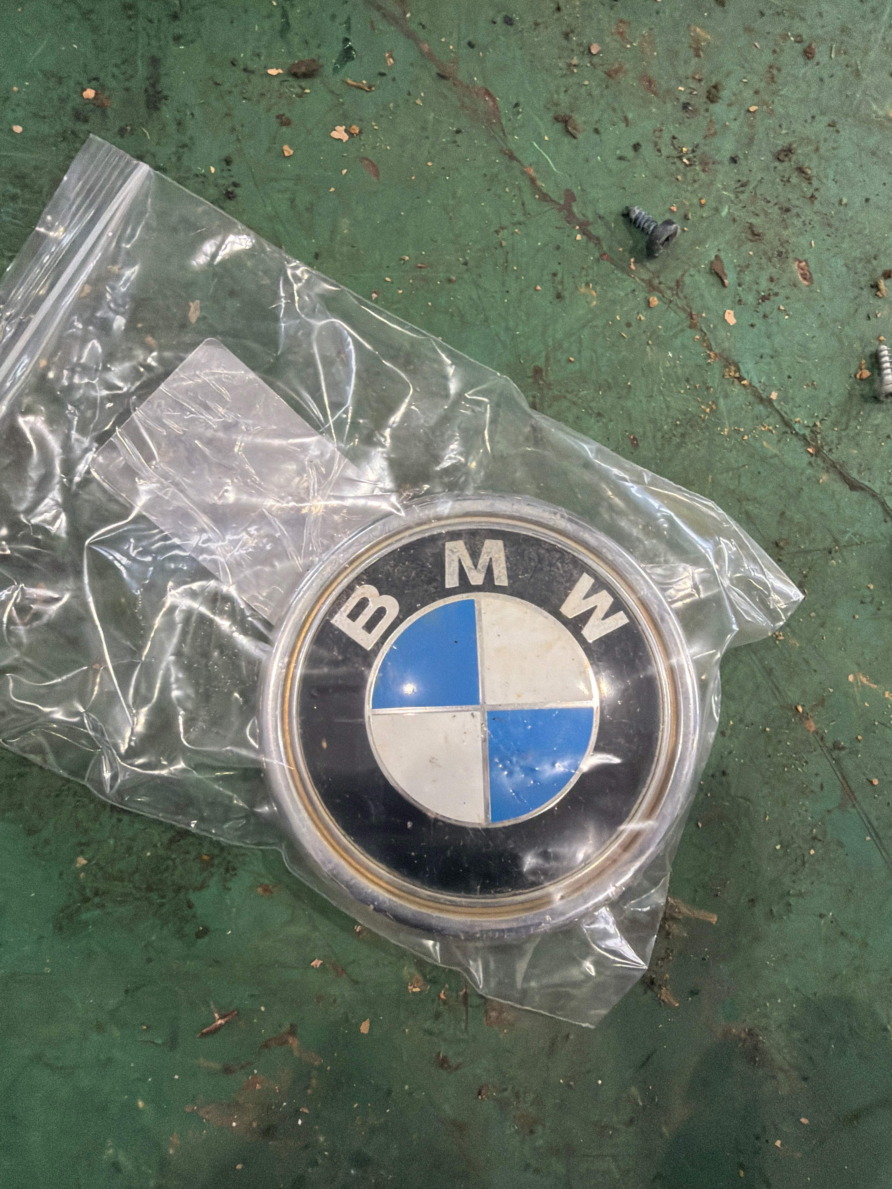 51147294465 尾盖徽标