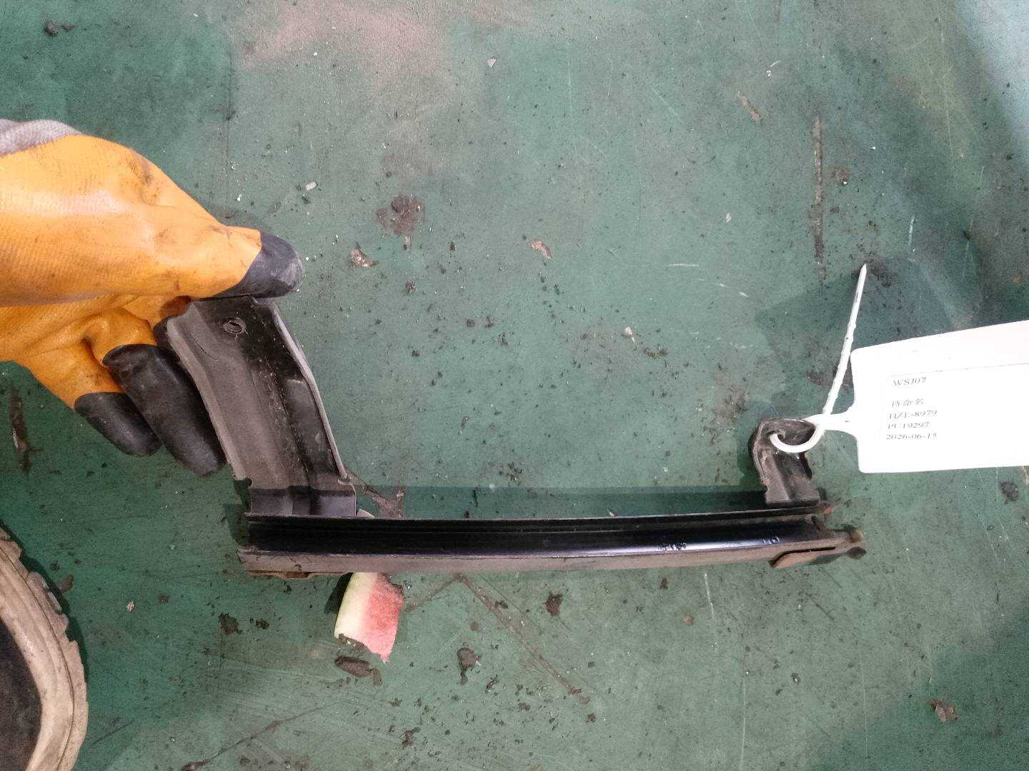 822172DU0A 后门玻璃导轨（左后）