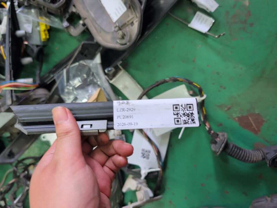 51227057510 后门密封胶条(右上)