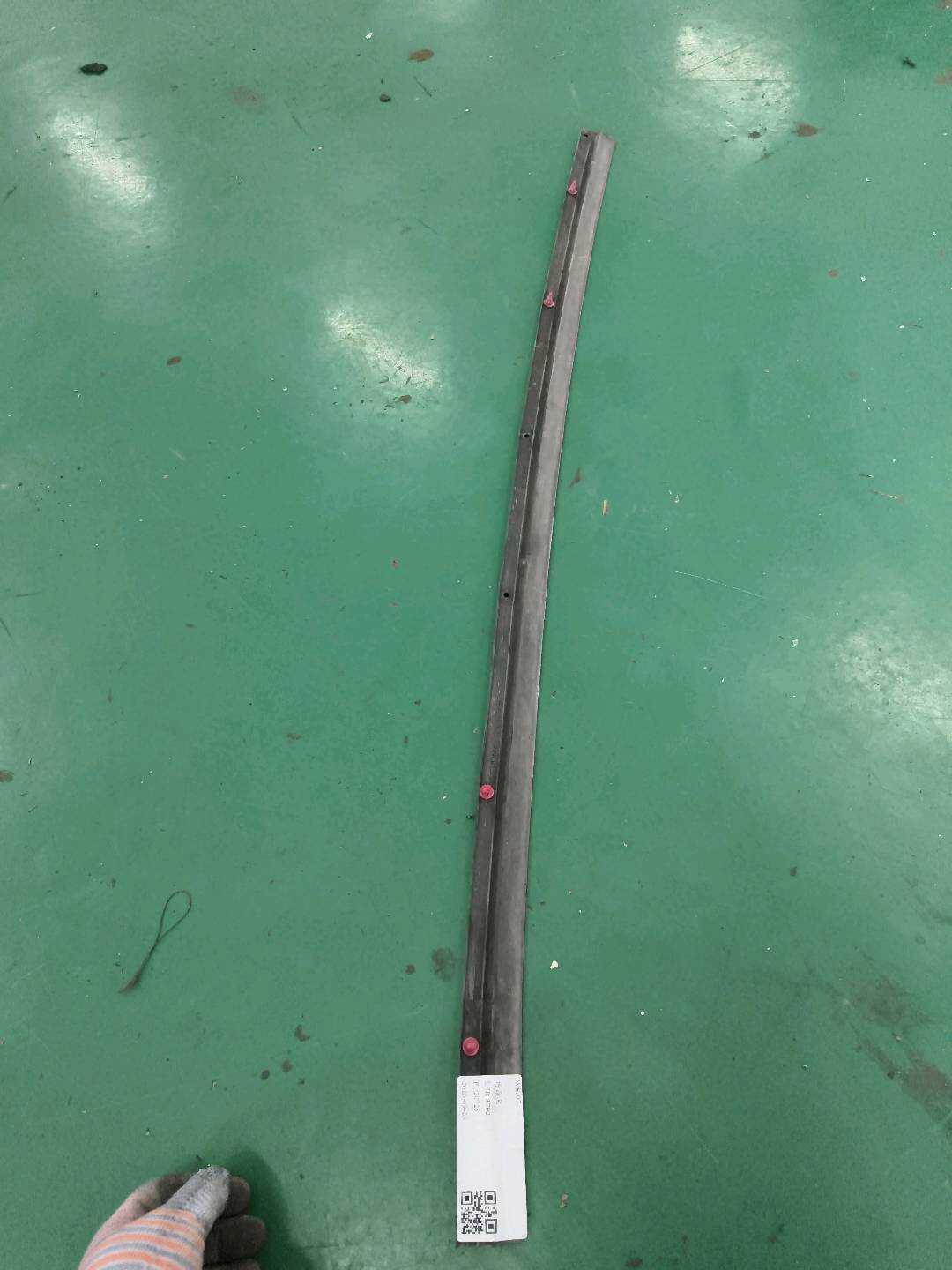 6786376010 前门车门密封胶条（左下）