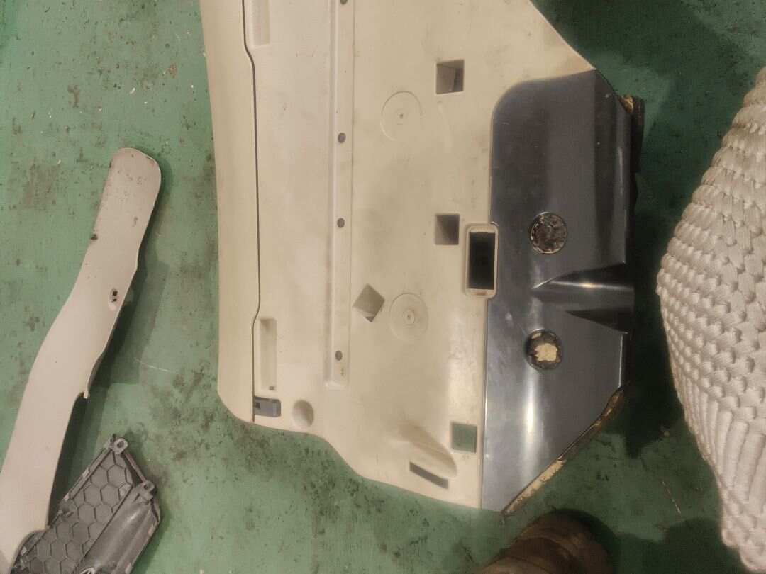4F1857104 仪表台杂物箱