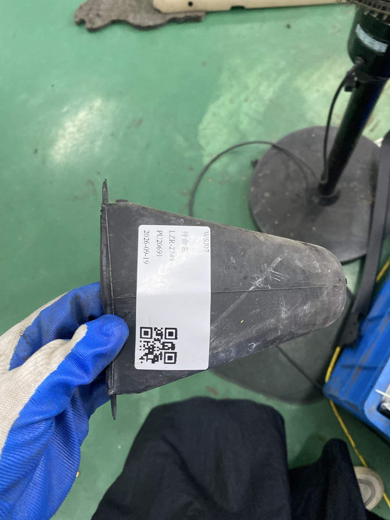 51227018896 后门限位器盖(右)