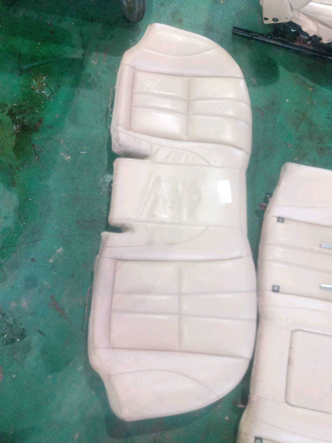 C2C40342APH 后座椅底座面罩