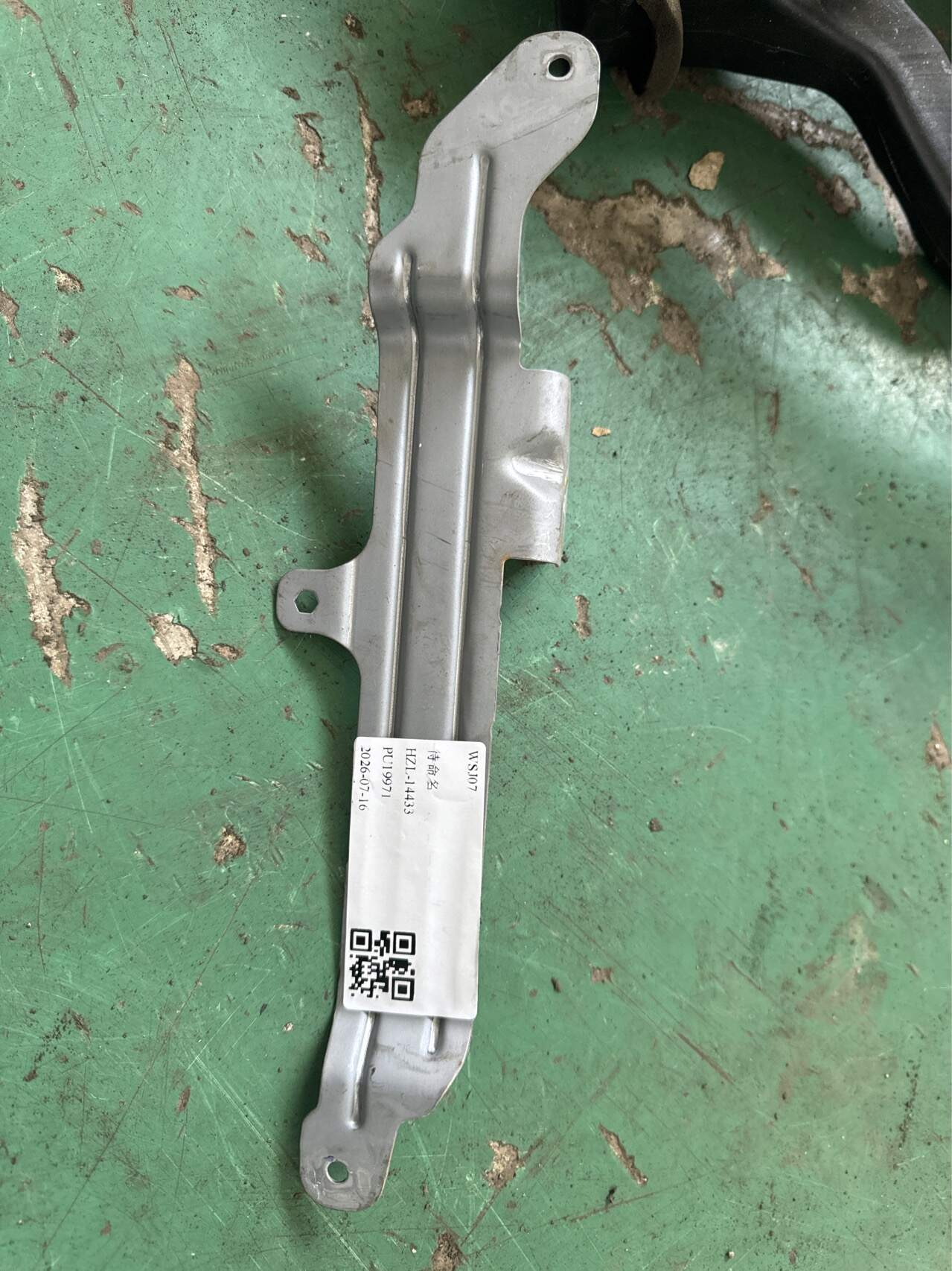 96966626 Rear Side Door Trim Bracket, Right