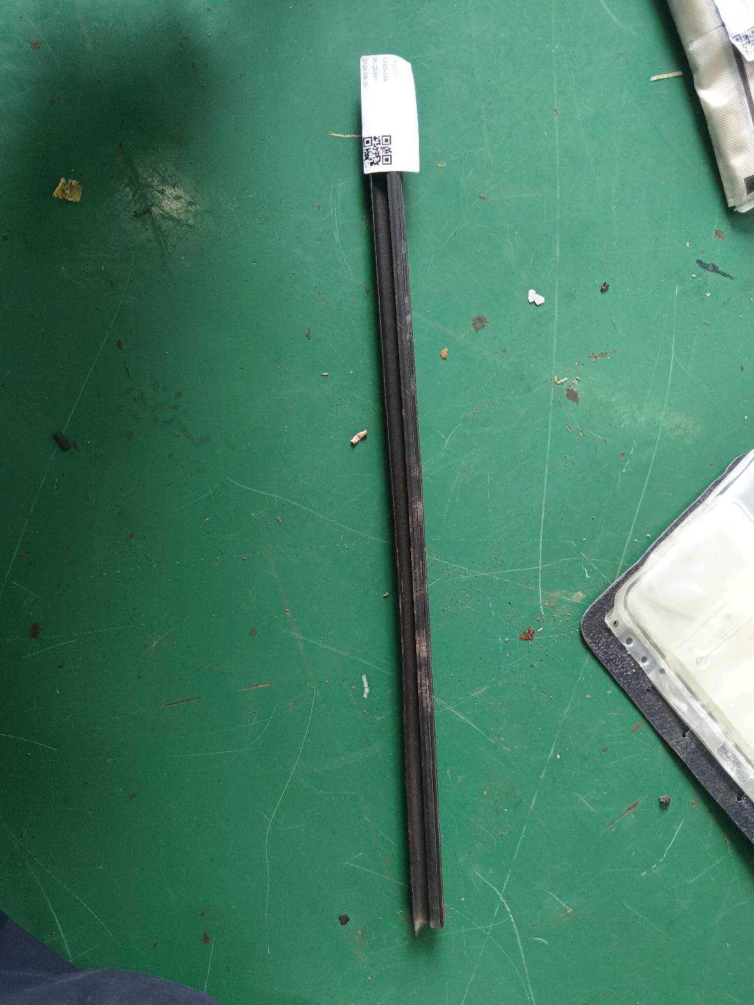 L8U0839479 后门玻璃压条(左内)